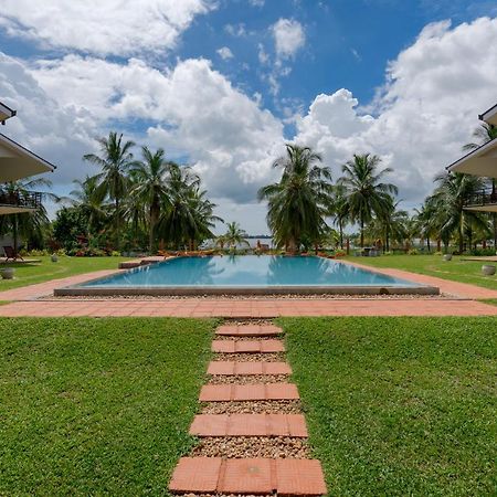 Tara Watergate Hotel Tissamaharama Exterior photo