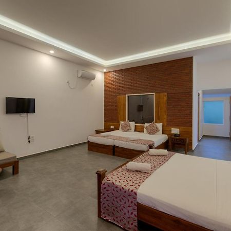 Tara Watergate Hotel Tissamaharama Exterior photo