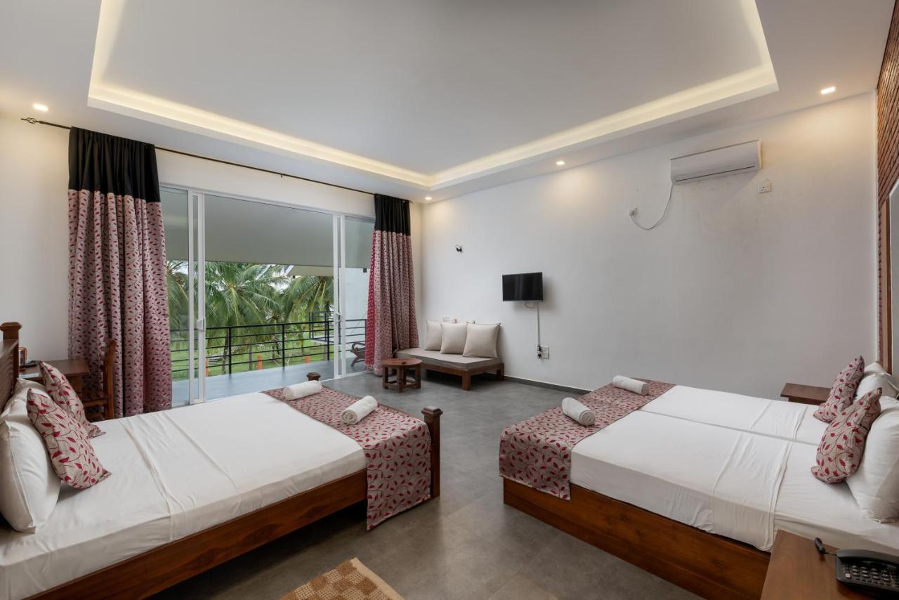 Tara Watergate Hotel Tissamaharama Exterior photo