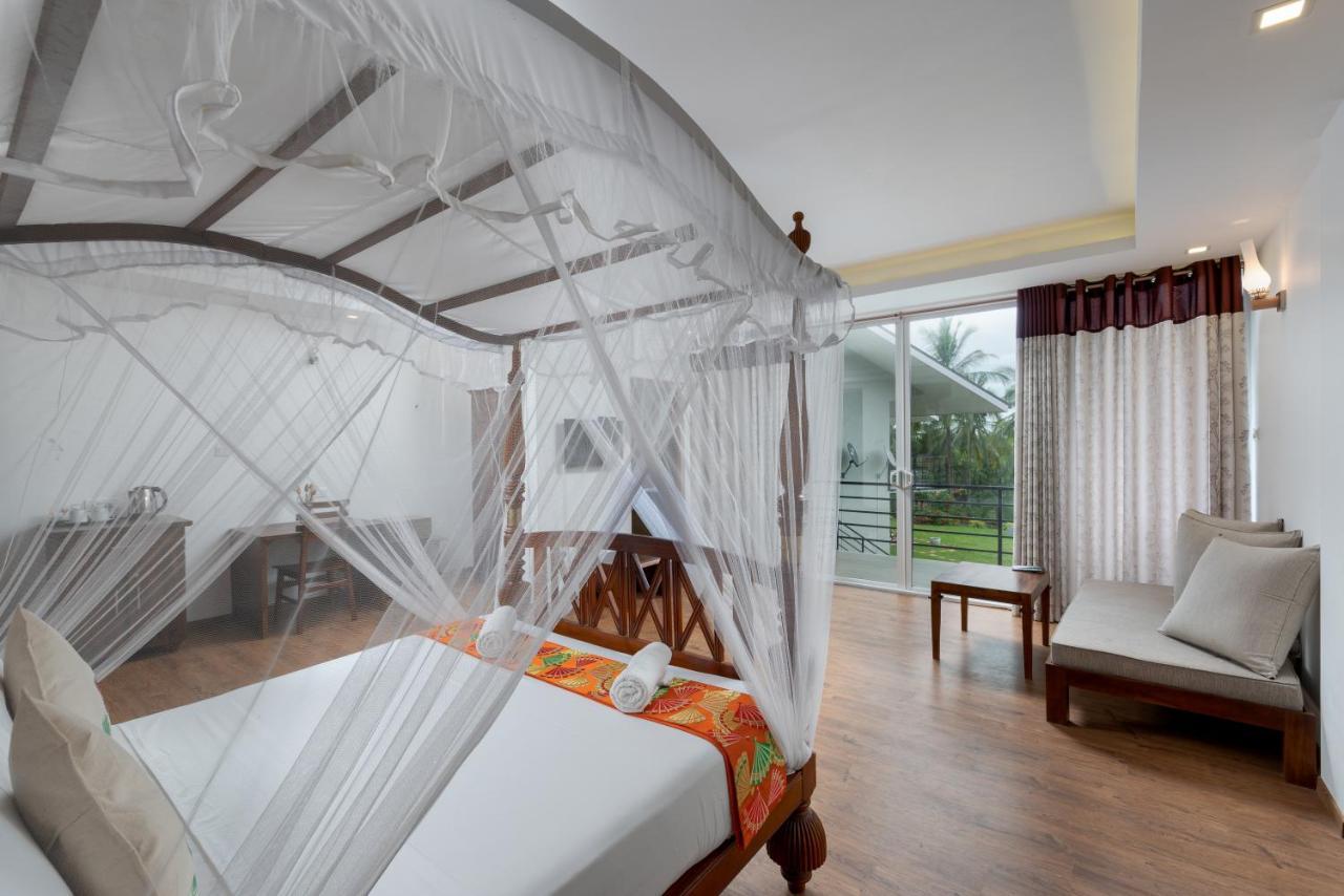 Tara Watergate Hotel Tissamaharama Exterior photo