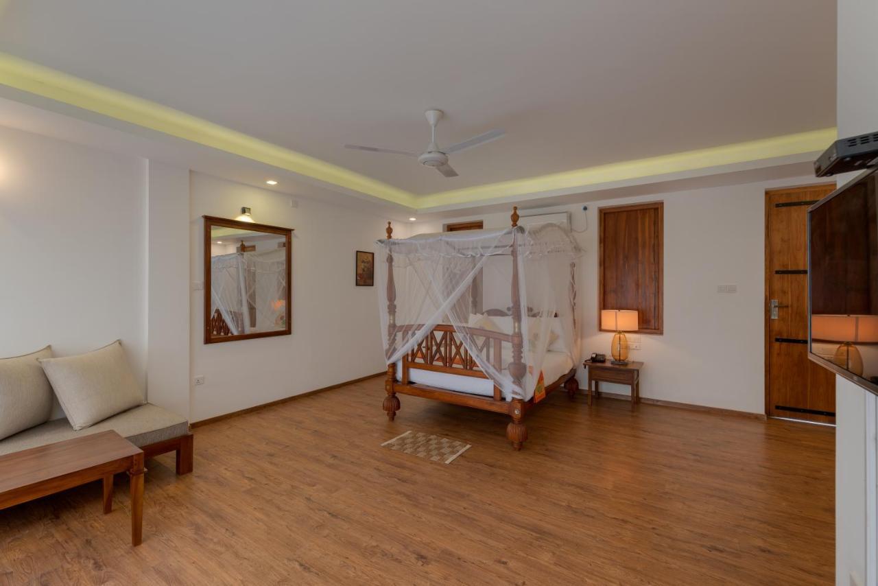 Tara Watergate Hotel Tissamaharama Exterior photo