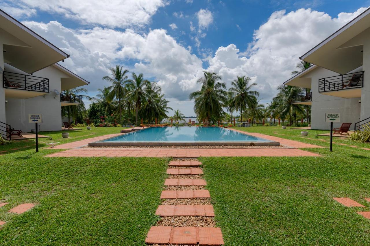 Tara Watergate Hotel Tissamaharama Exterior photo