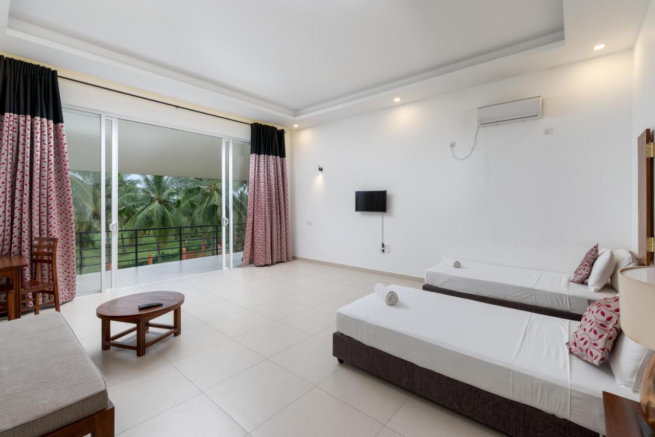 Tara Watergate Hotel Tissamaharama Exterior photo