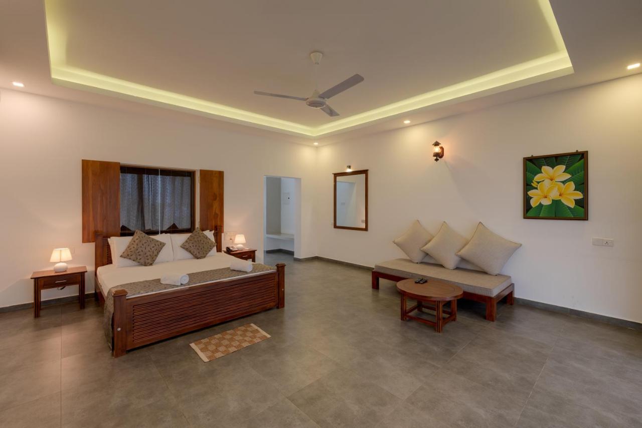 Tara Watergate Hotel Tissamaharama Exterior photo