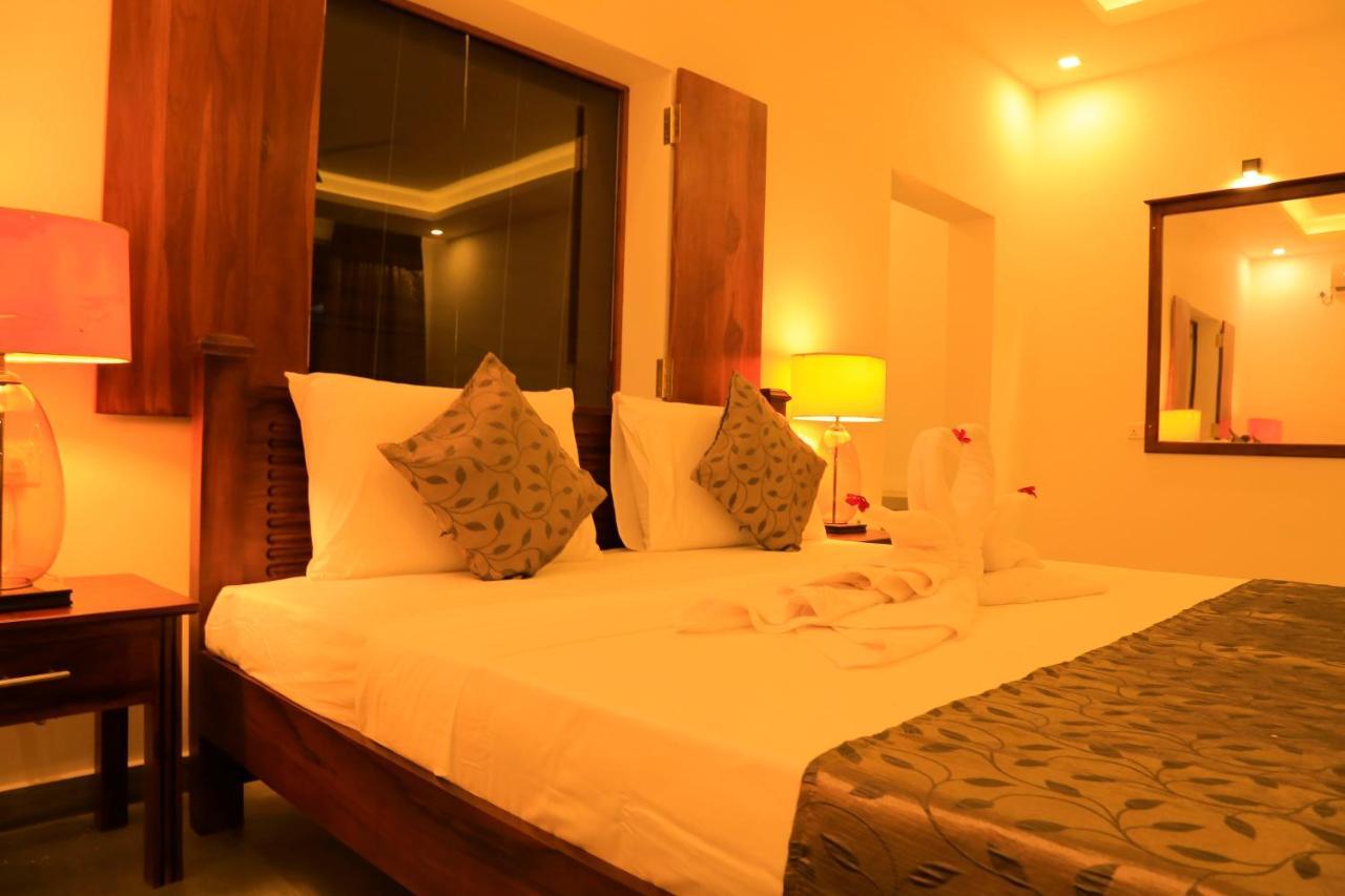 Tara Watergate Hotel Tissamaharama Exterior photo