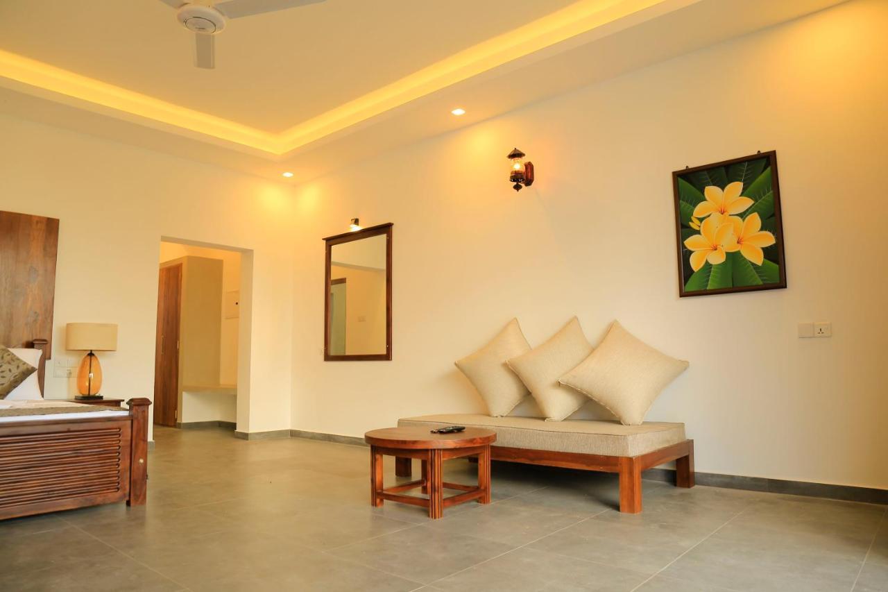 Tara Watergate Hotel Tissamaharama Exterior photo