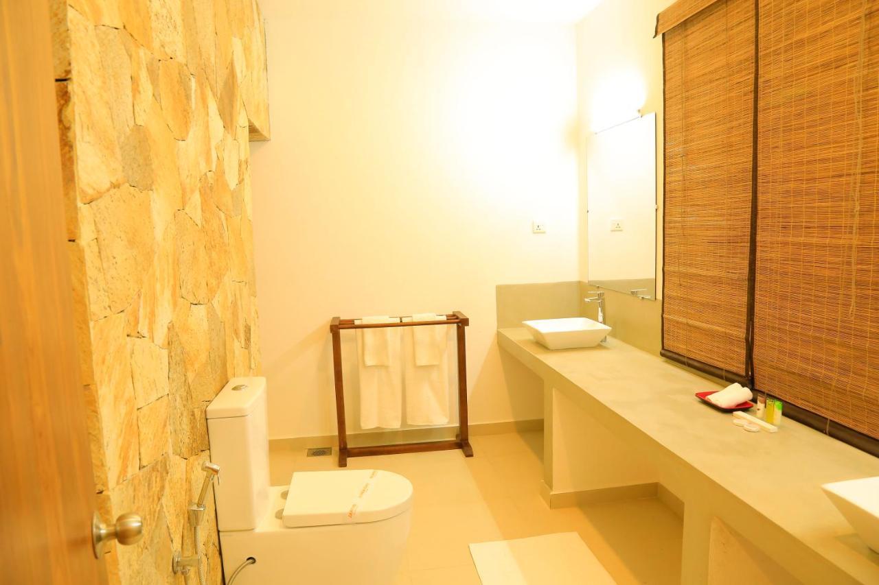 Tara Watergate Hotel Tissamaharama Exterior photo
