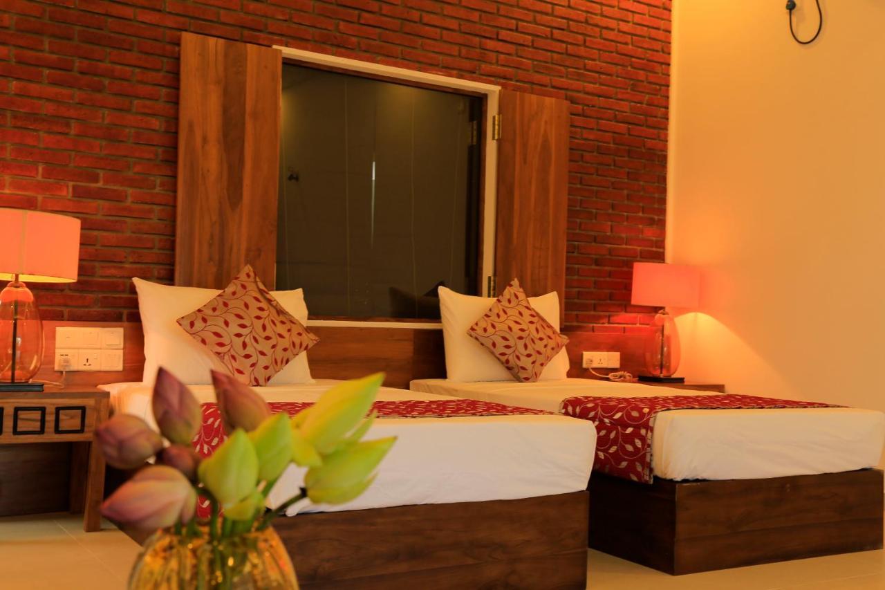 Tara Watergate Hotel Tissamaharama Exterior photo
