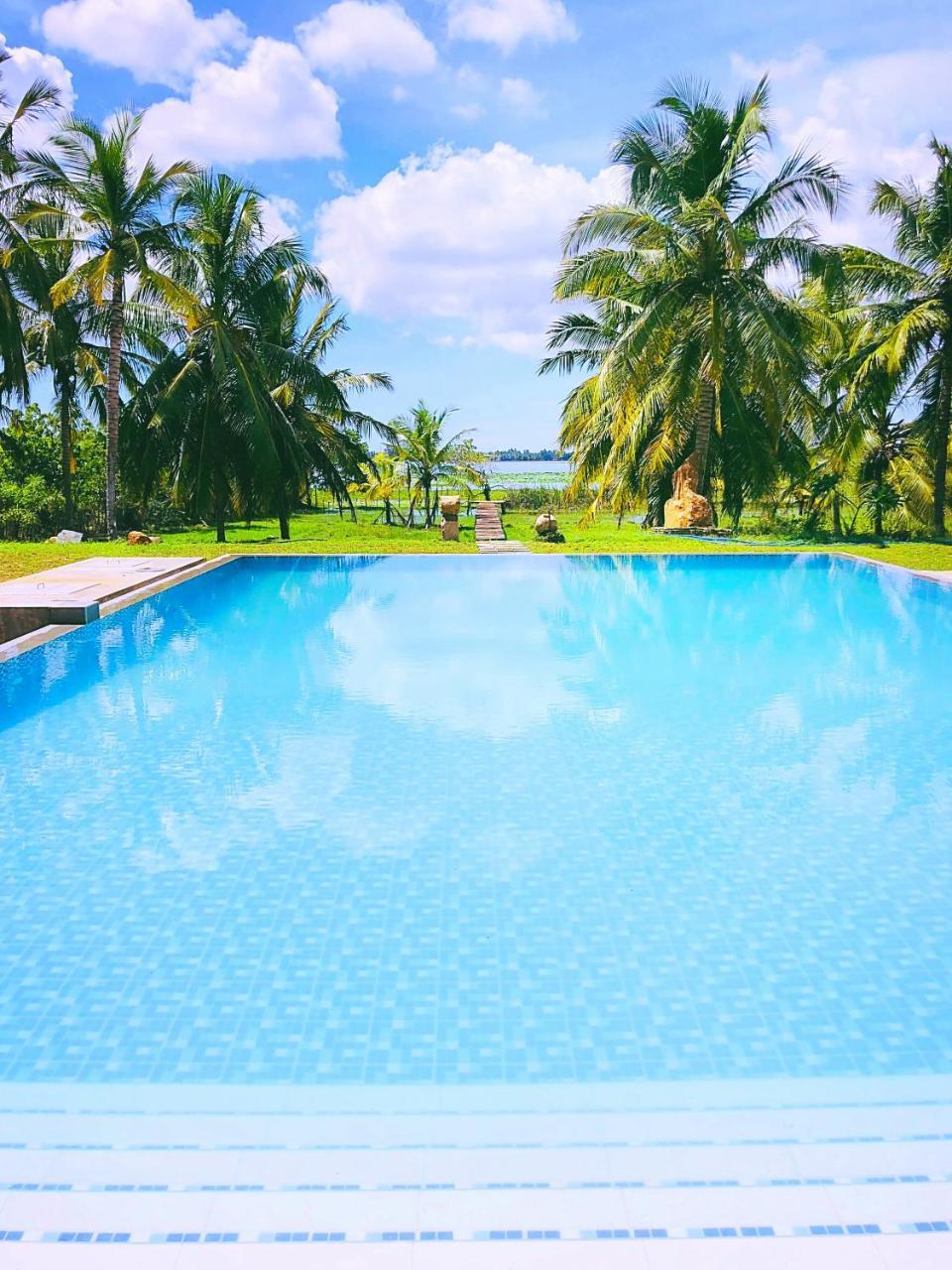 Tara Watergate Hotel Tissamaharama Exterior photo