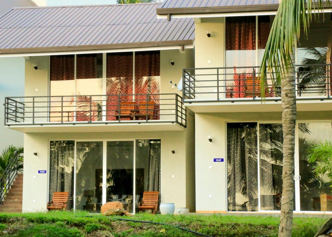 Tara Watergate Hotel Tissamaharama Exterior photo