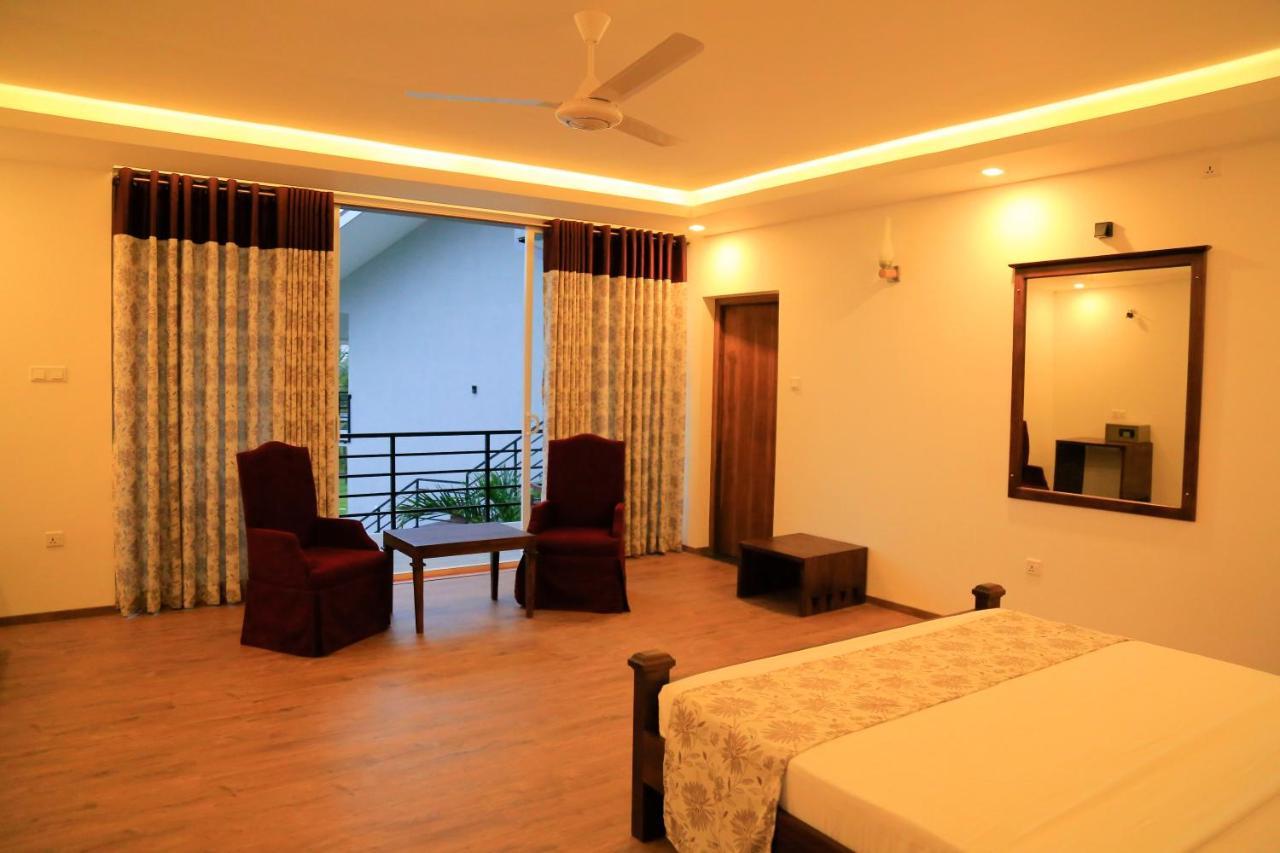 Tara Watergate Hotel Tissamaharama Exterior photo
