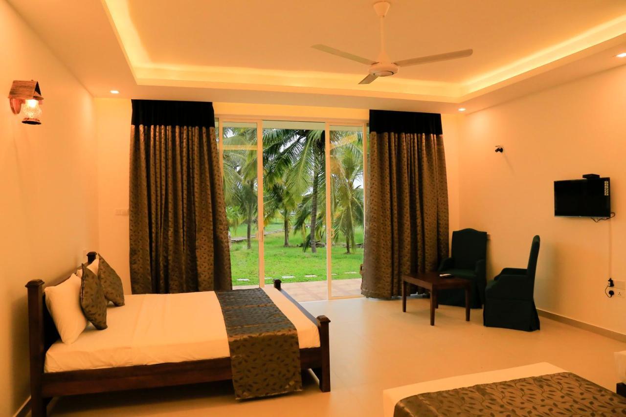 Tara Watergate Hotel Tissamaharama Exterior photo