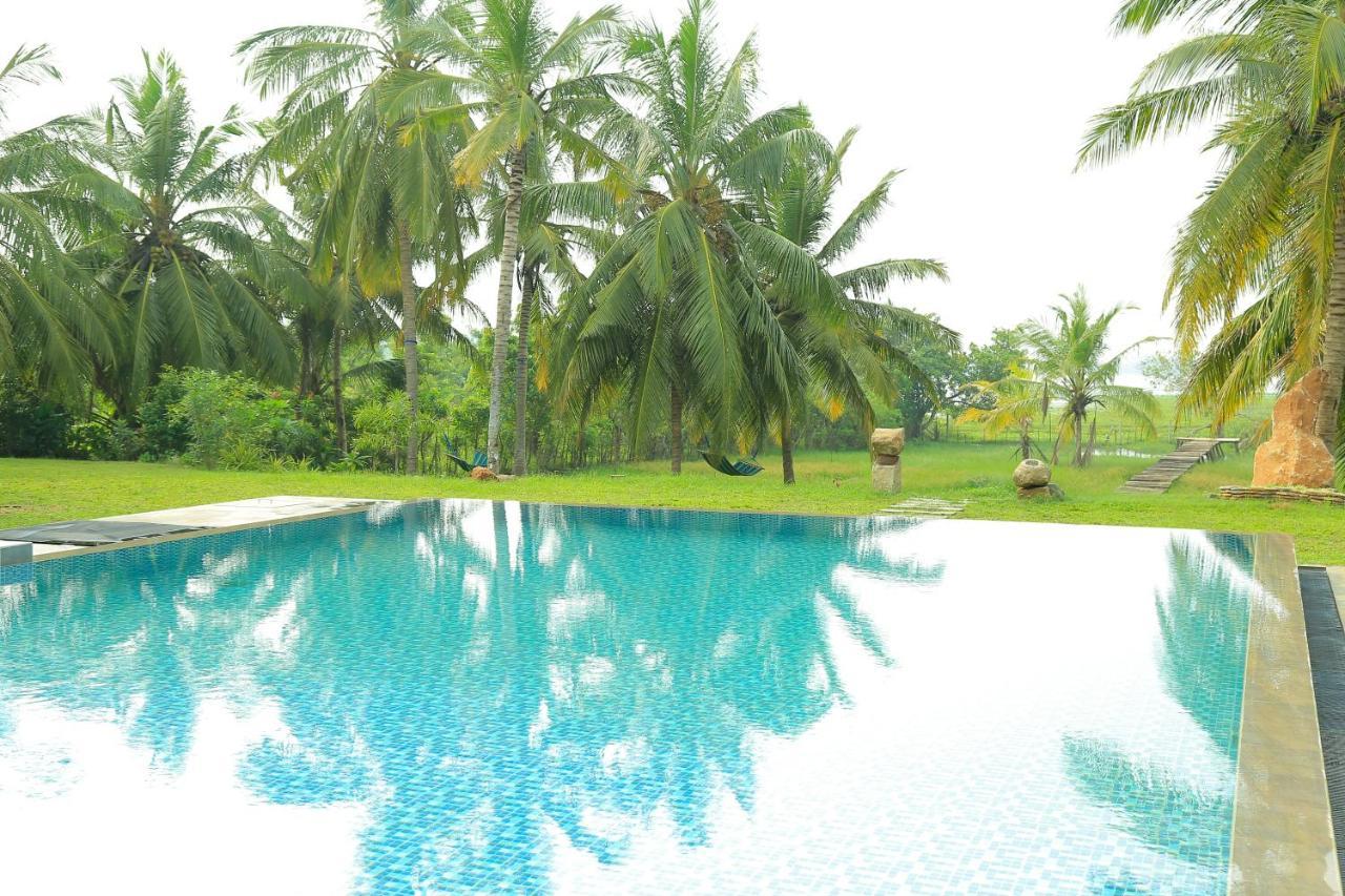 Tara Watergate Hotel Tissamaharama Exterior photo