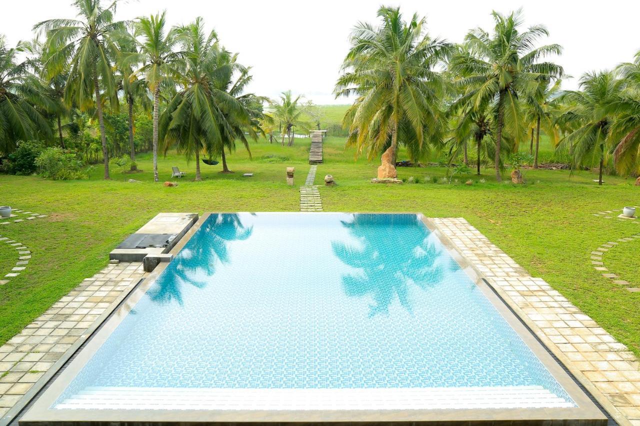 Tara Watergate Hotel Tissamaharama Exterior photo